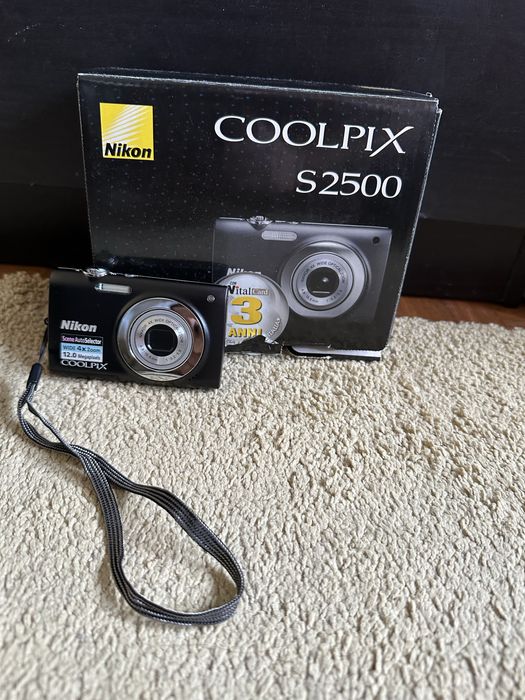 Nikon Coolpix S2500 - Como nova na caixa