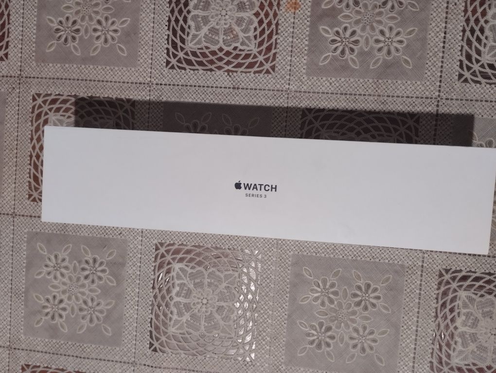 Коробка від apple watch series 3 з половиною ремінця