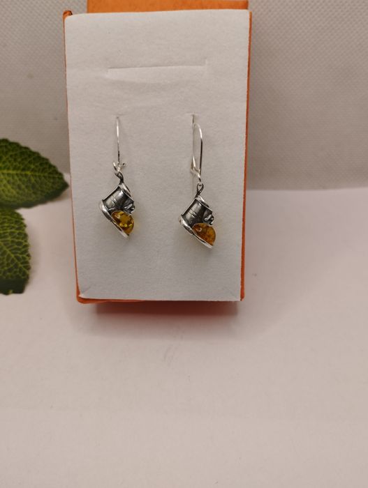 Srebrne kolczyki z bursztynem, buciki, próba 925