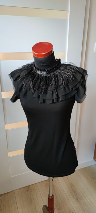 Czarna bluzka top z krótkim rękawem Vila XS/S z piórami feathers