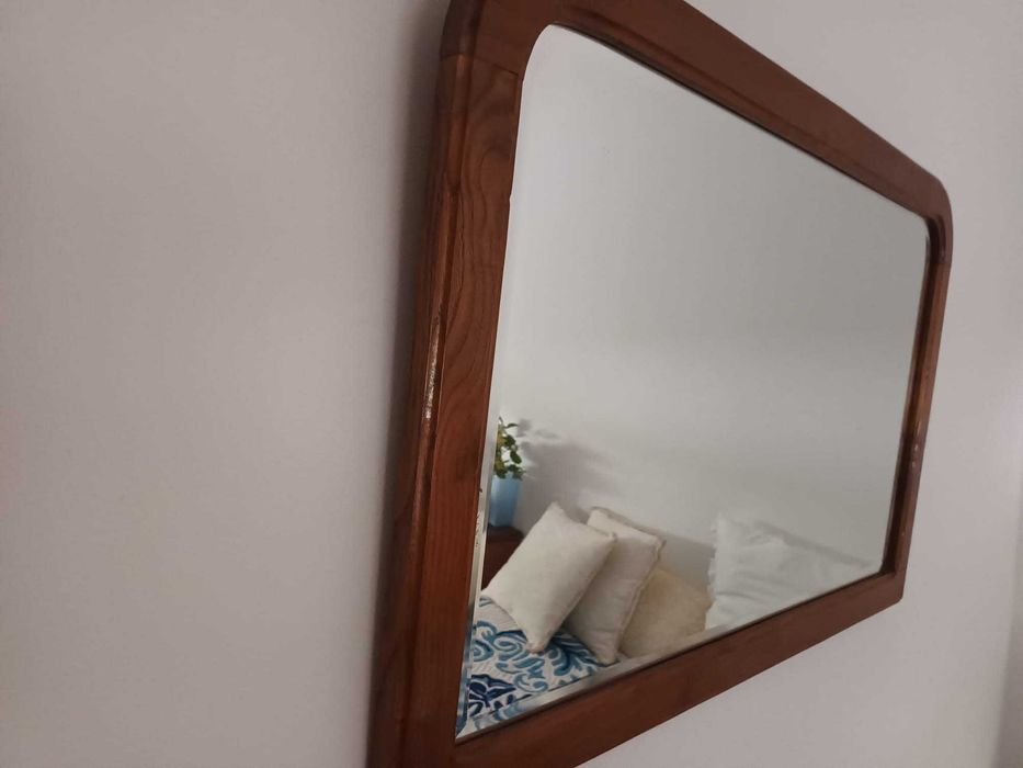 Móvel de entrada com pedra mármore e espelho