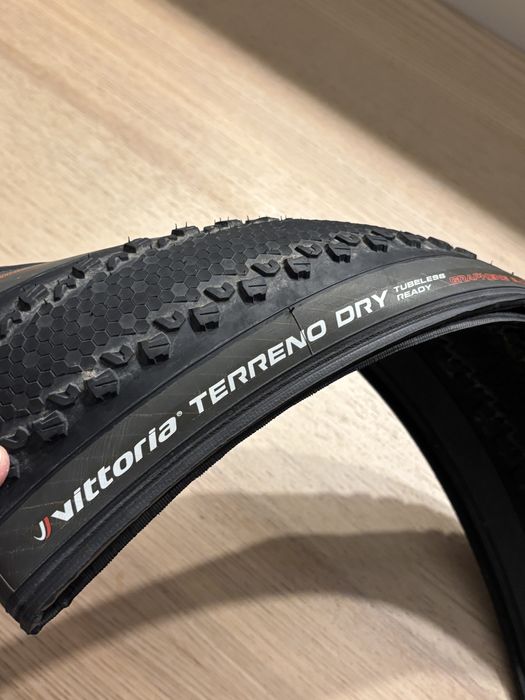 Opony rowerowe Vittoria Terreno Dry G 2.0 700x45C