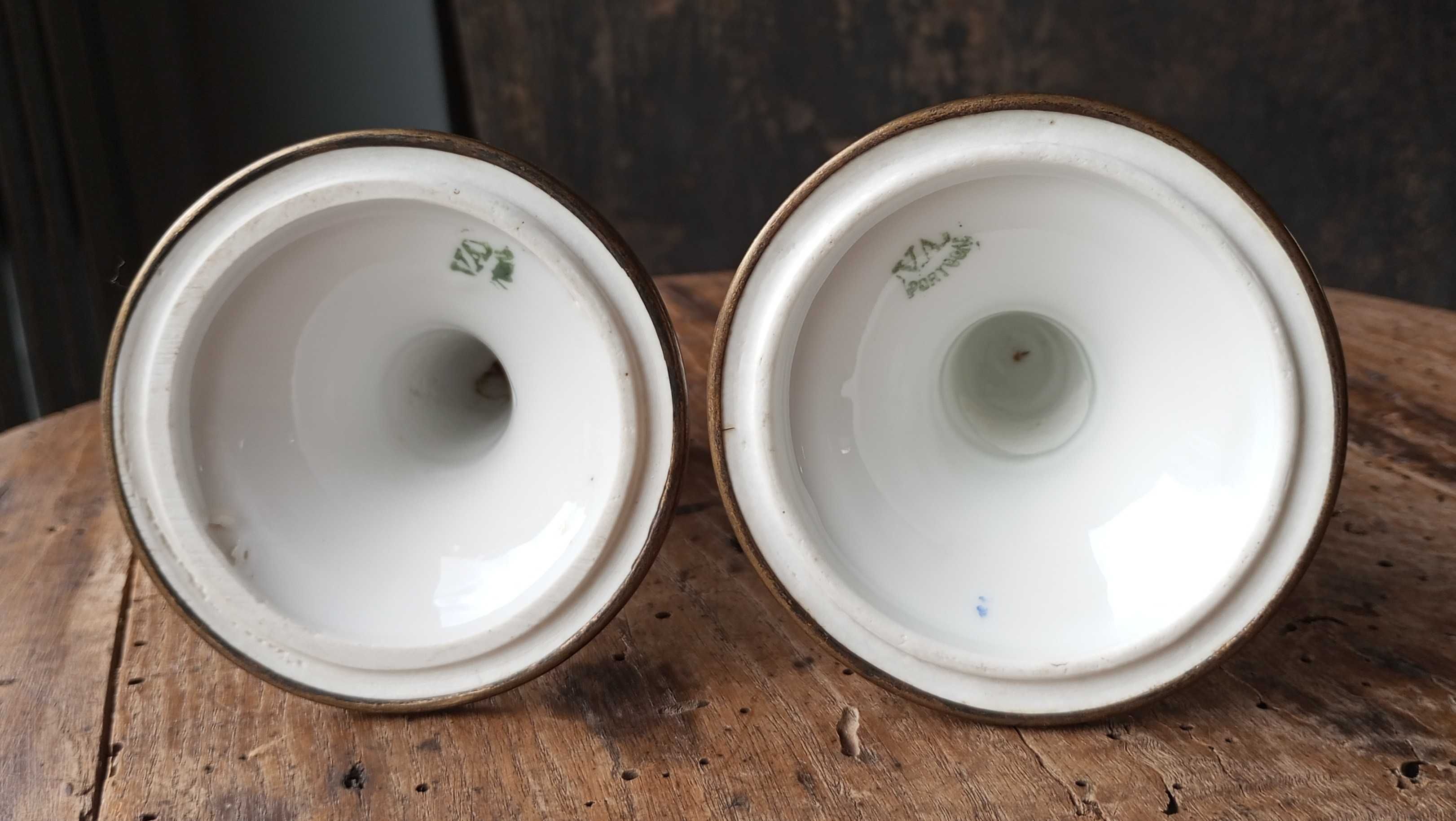 Antigo par de castiçais em porcelana e prata da Fábrica Vista Alegre