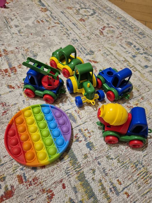 Zabawki, książeczki itp. dla 2-3 latka. Karton