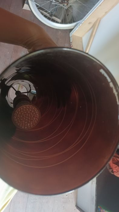 3 czarne podłużne lampy