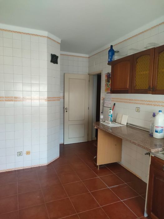 Vendo t2 com arrecadação centro Portalegre
