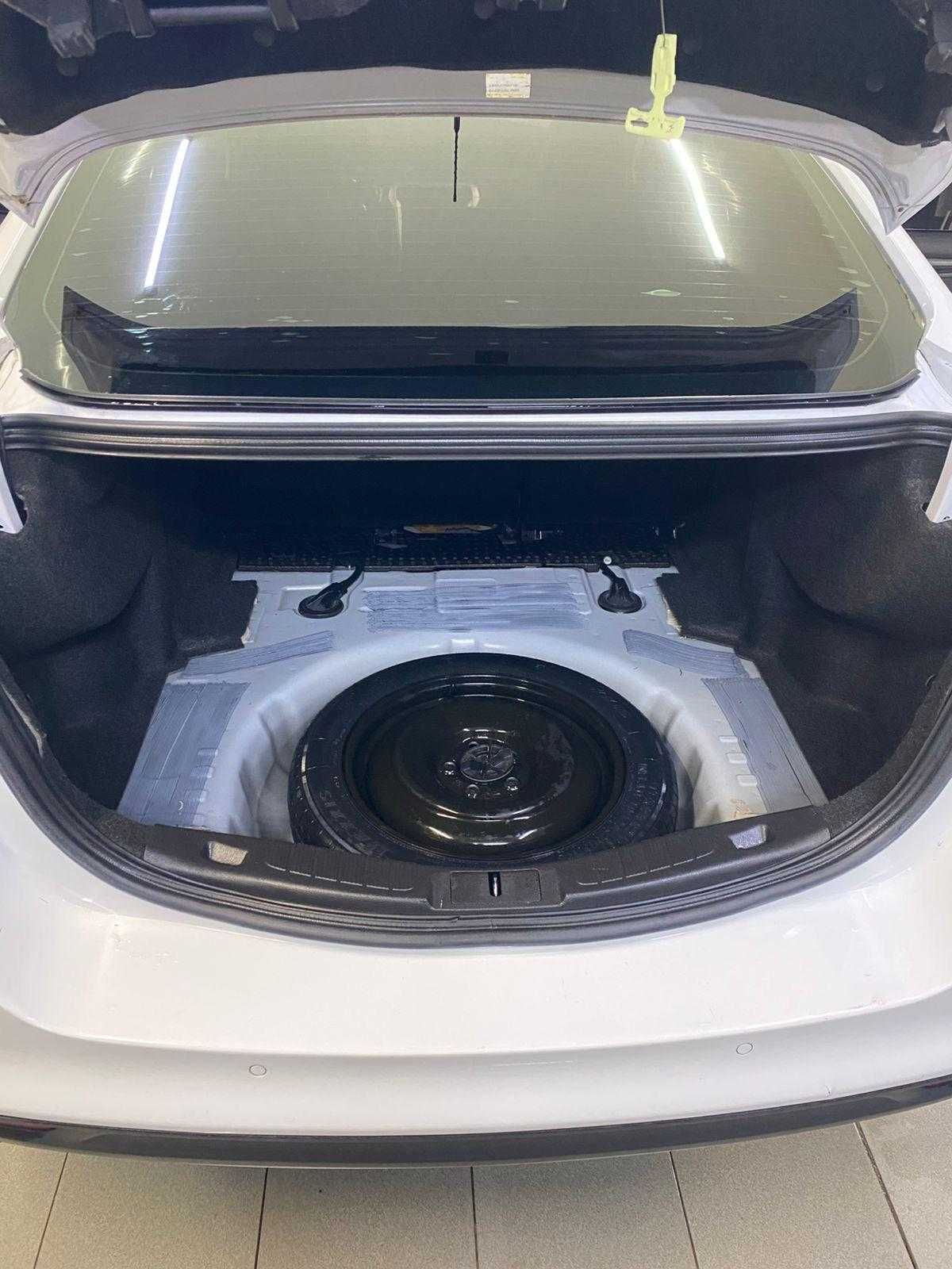 Ford Fusion. 2013, 1.6, 145000 км.