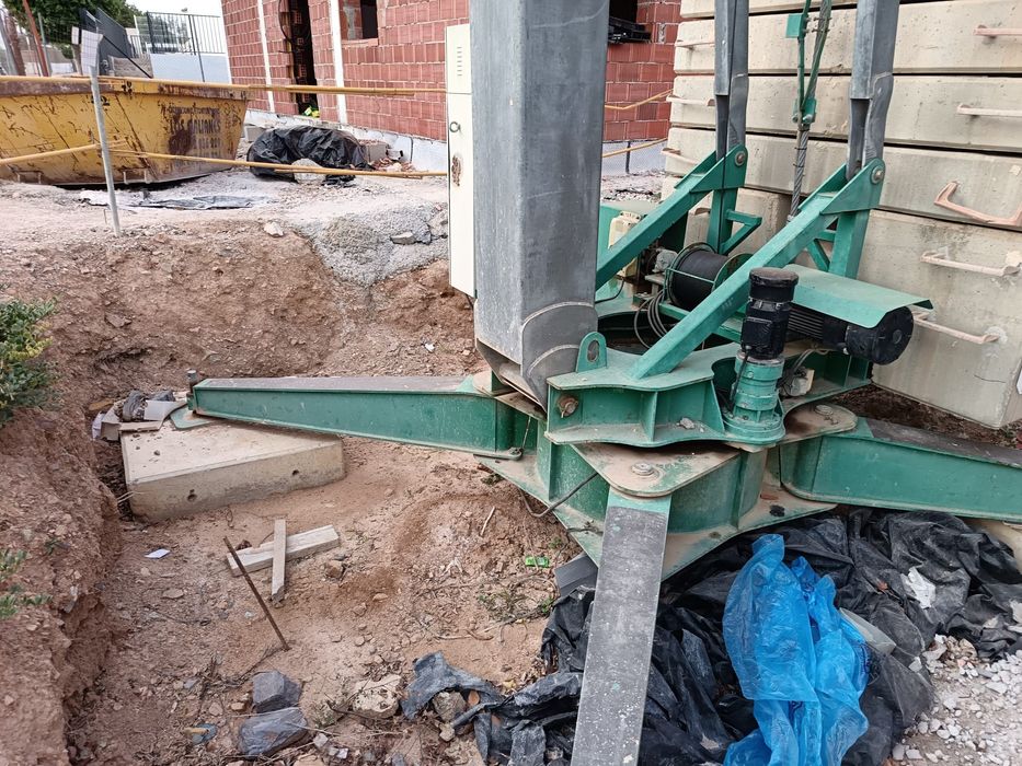 Grua Automontante de 30 metros