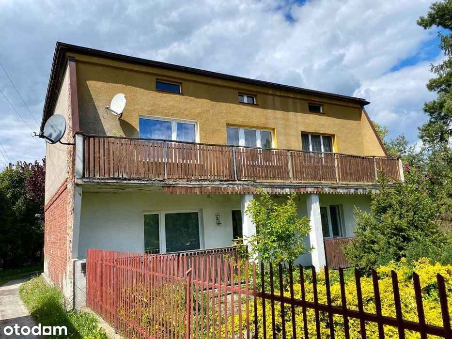 Dom dwurodzinny na przestronnej działce w centrum.