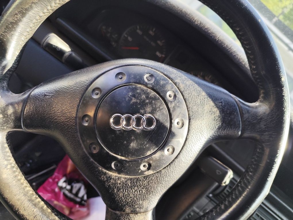 Audi A6 C4 100 C4 kierownica tapicerka / auto na części