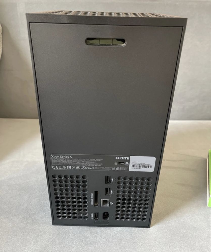 Xbox Series X 1Tb Bluray + pad + gry