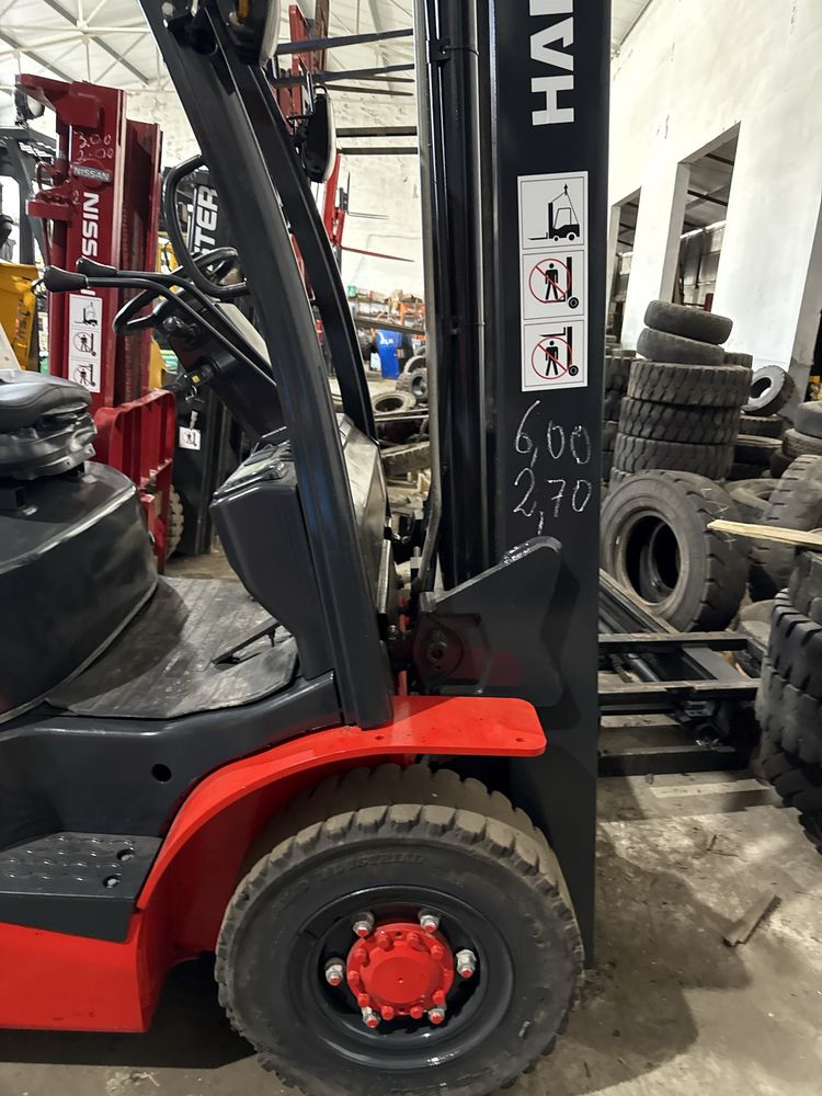 Empilhador Hancha 2500 kgrs diesel triplex elevacao livre e deslocador