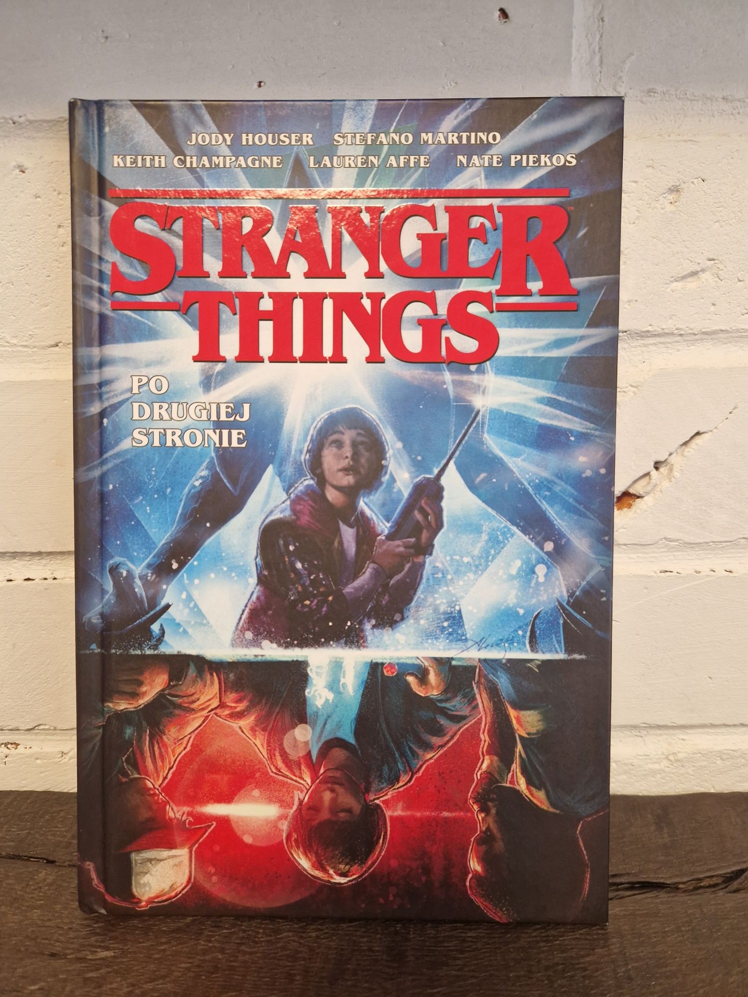 Komiks Stranger Things Po drugiej stronie stan idealny