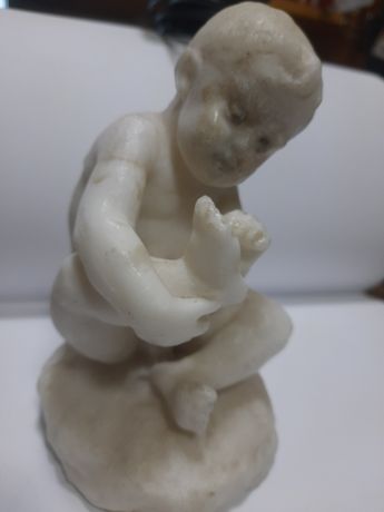 Скульптура "Хлопчик, який витягає скалку зі стопи"