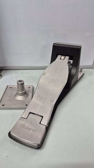 Sampler Roland SPD SX PRO
Com varios acessórios. 
650€.
Possibilidade