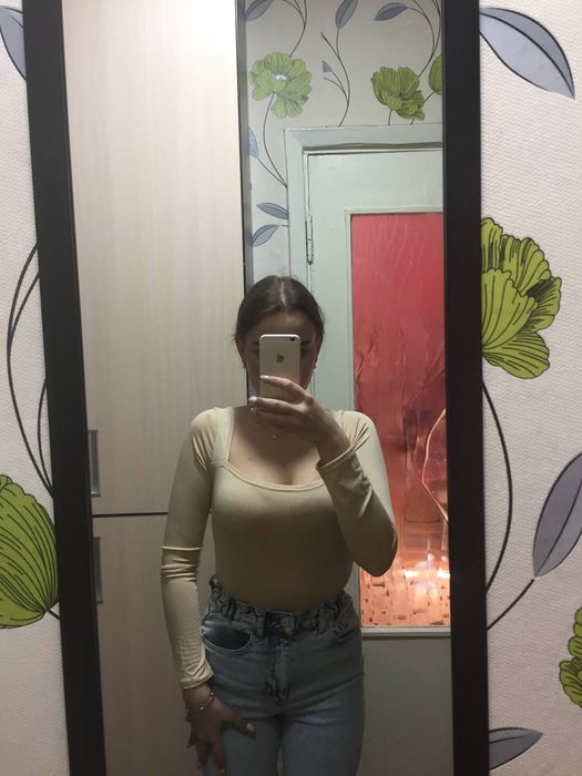 Боді жіноче тилесного кольору