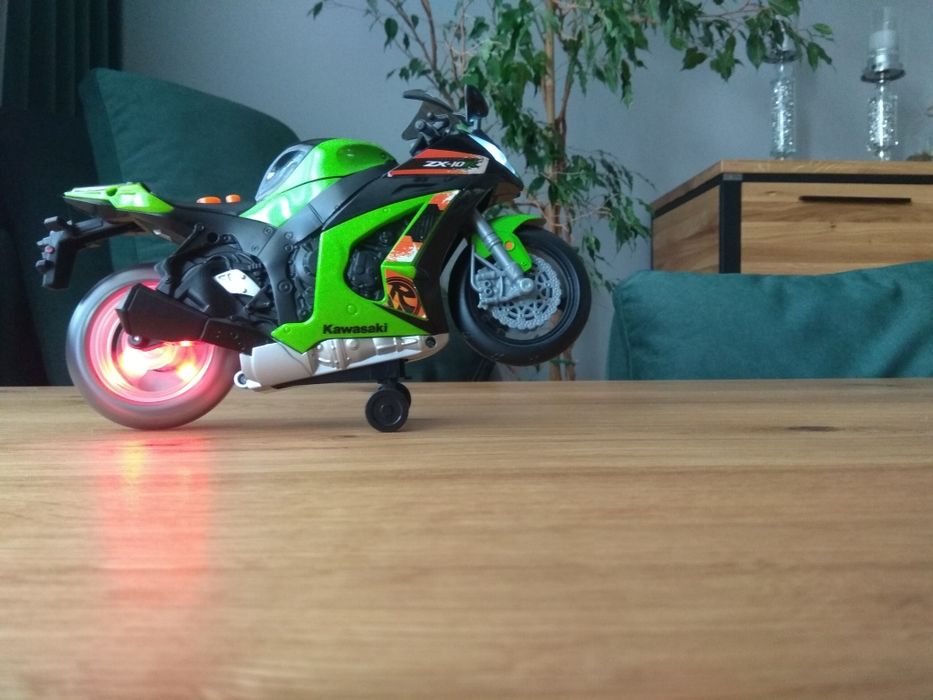 Motor Kawasaki Ninja na baterie zabawka.