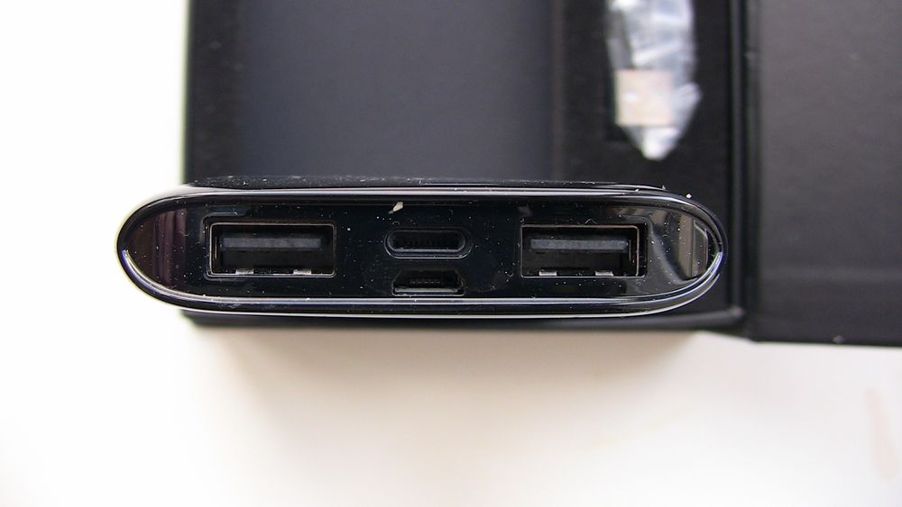 Внешний аккумулятор (Power Bank) на 8000mAh