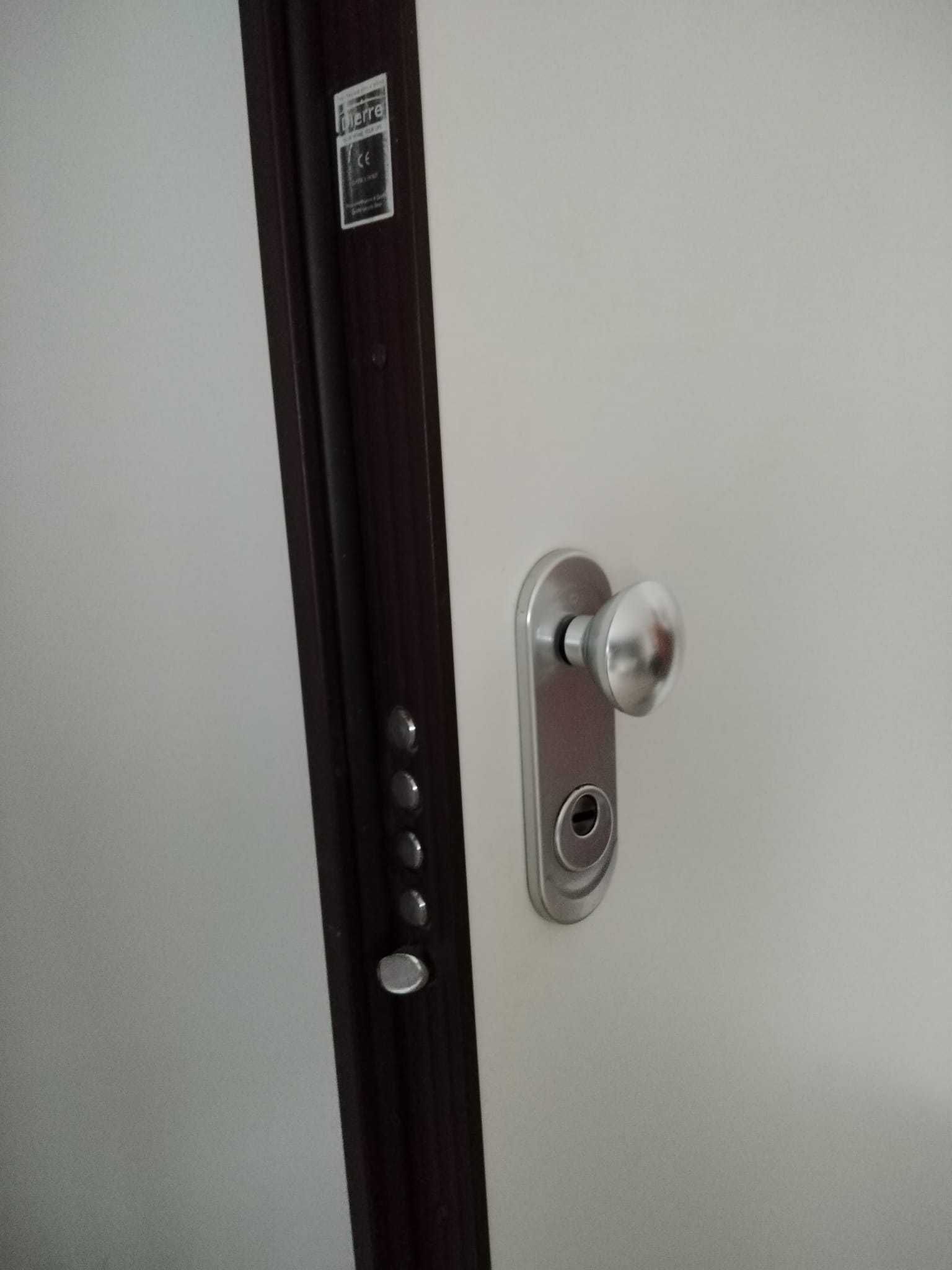 porta blindada, com fechadura Dierre, como nova