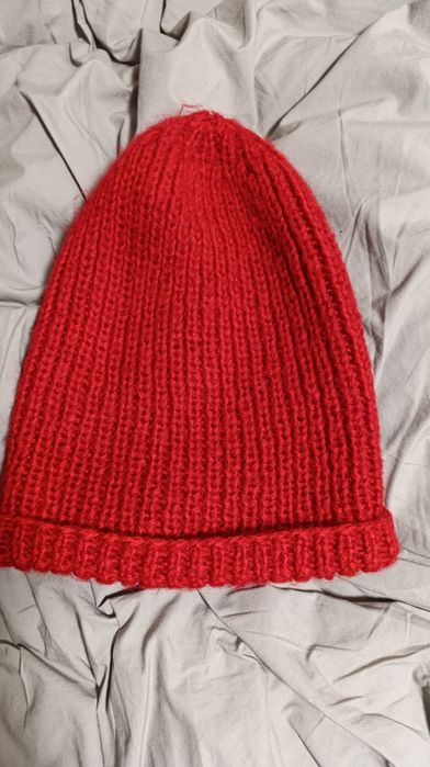 Стильна подовжена шапка ручної роботи.