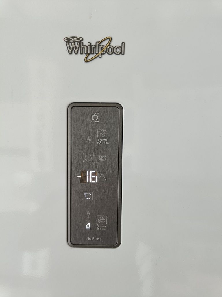 Sprzedam zamrażarkę WHIRLPOOL UW8 F2D WBI N no frost 6 sense