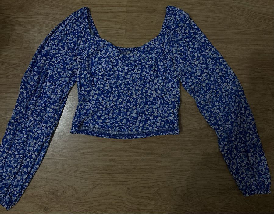 Кофта-топ, дуже легка та приємна до тіла.