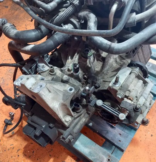 Caixa de Velocidades VW Golf IV 1.4i Ref: AHW