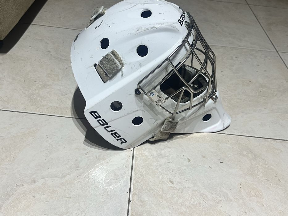Hockey helmet goalkeeper