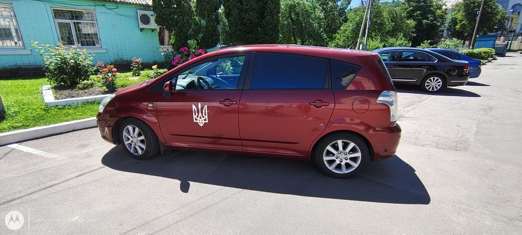 Toyota Corolla verso 2005 газ бензин