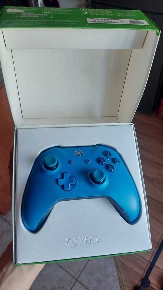 Pad Xbox One/Series – oryginalny, Bluetooth, PC/telefon, jak nowy