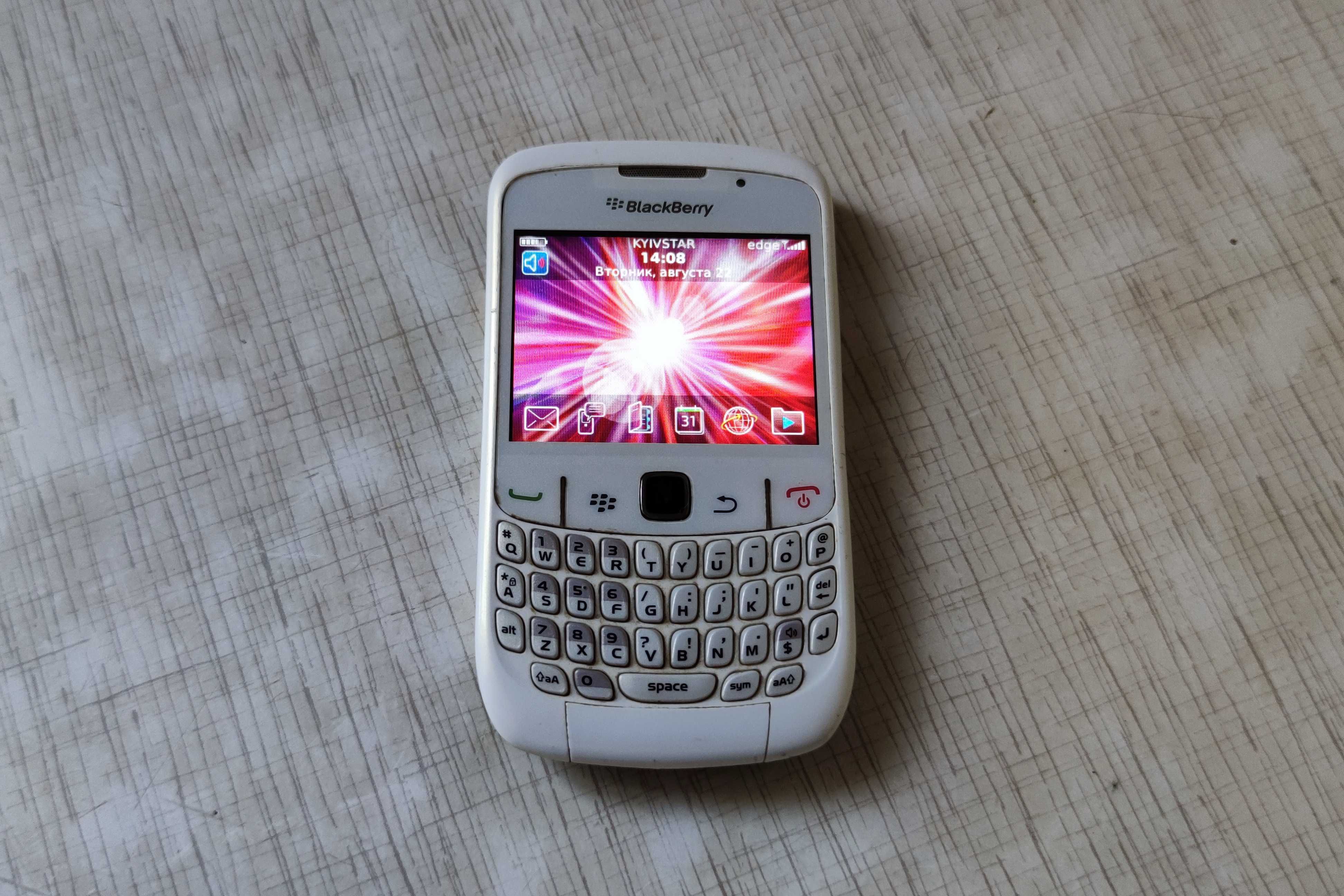 Мобильный телефон BlackBerry 8520