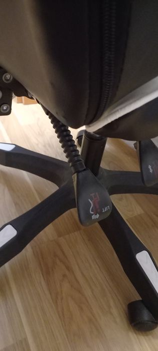 Компьютерное геймерское кресло