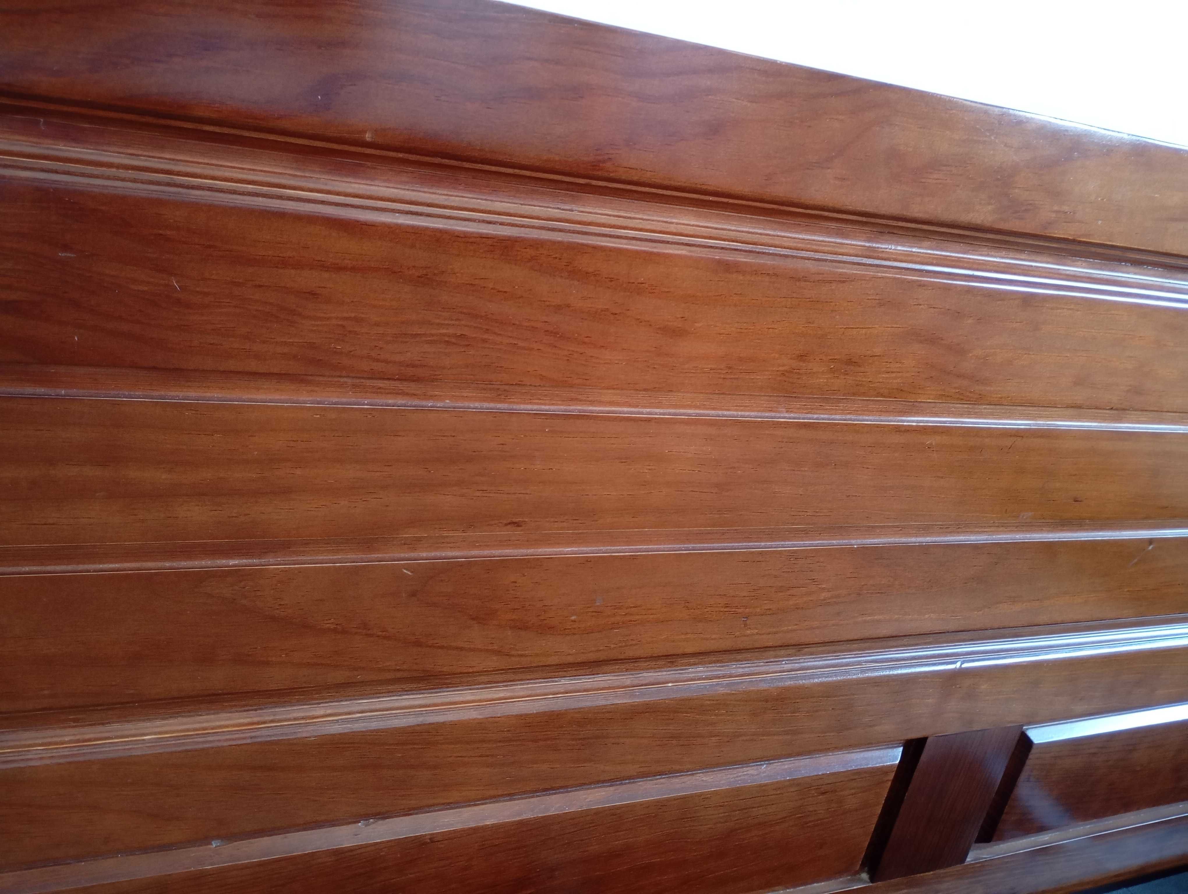 Mobilia de quarto (cama, estrado e mesinhas)
