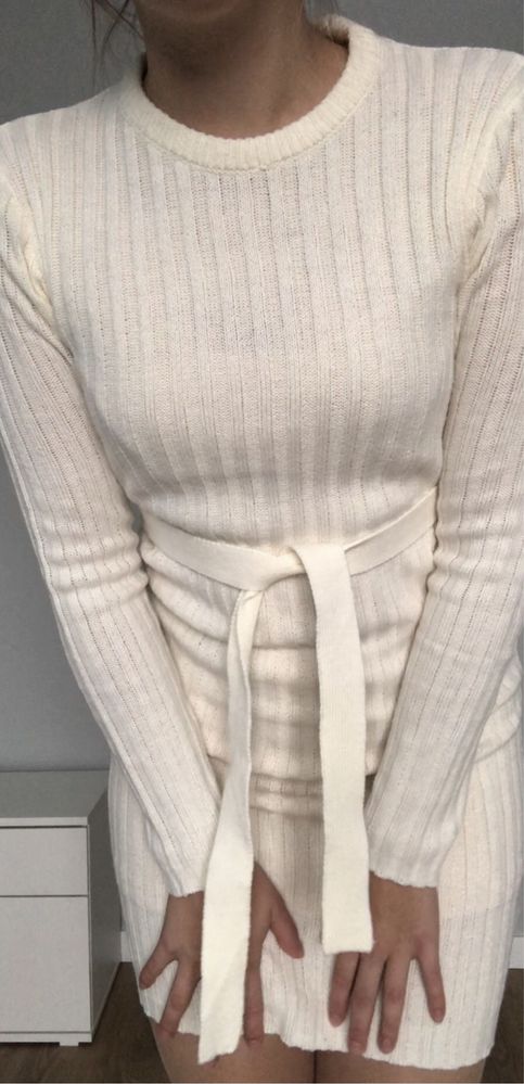 Kremowa, dopasowana sukienka, Asos / Brawe Soul