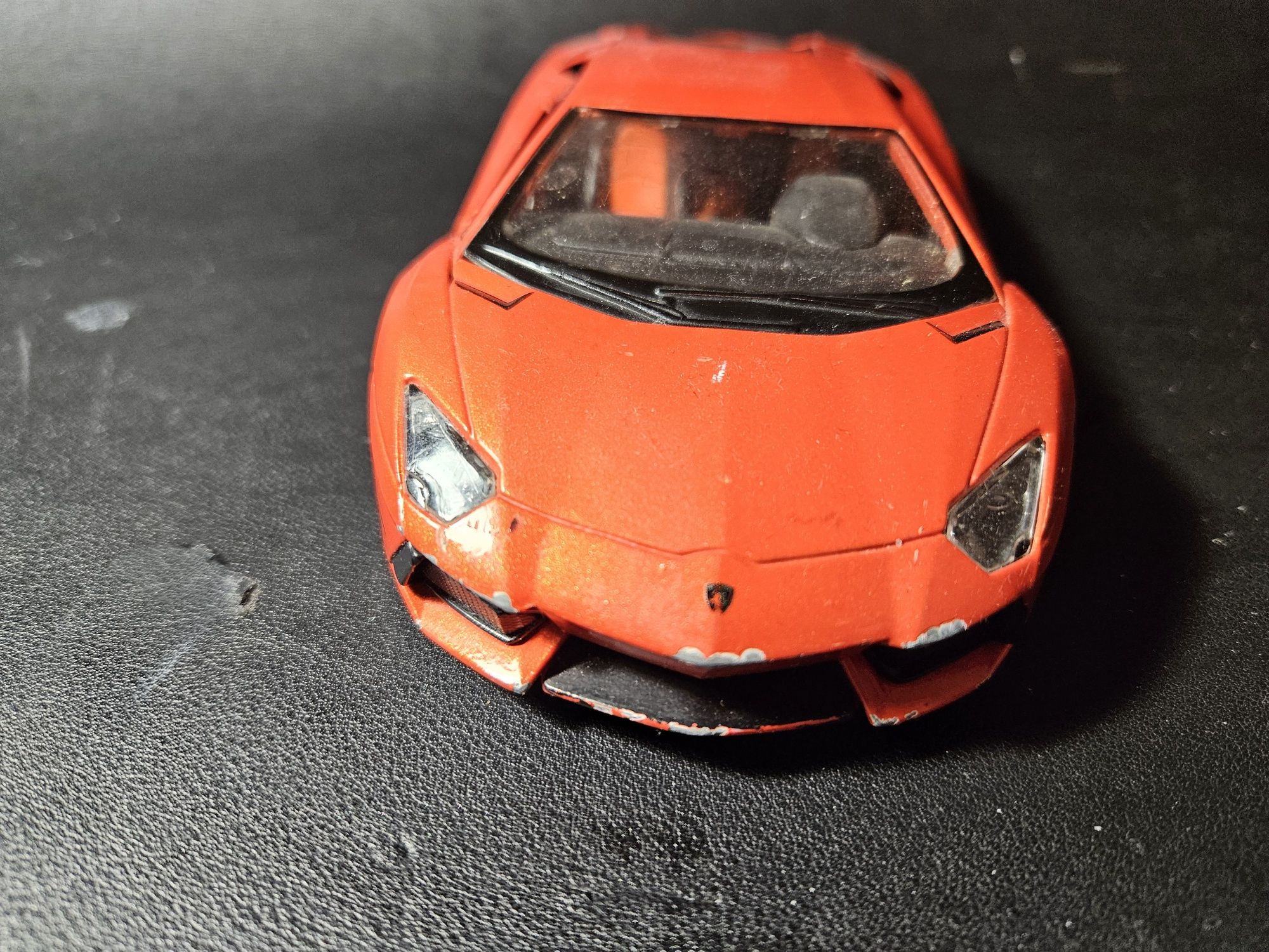 Model Maisto Lamborghini Aventador 1:24