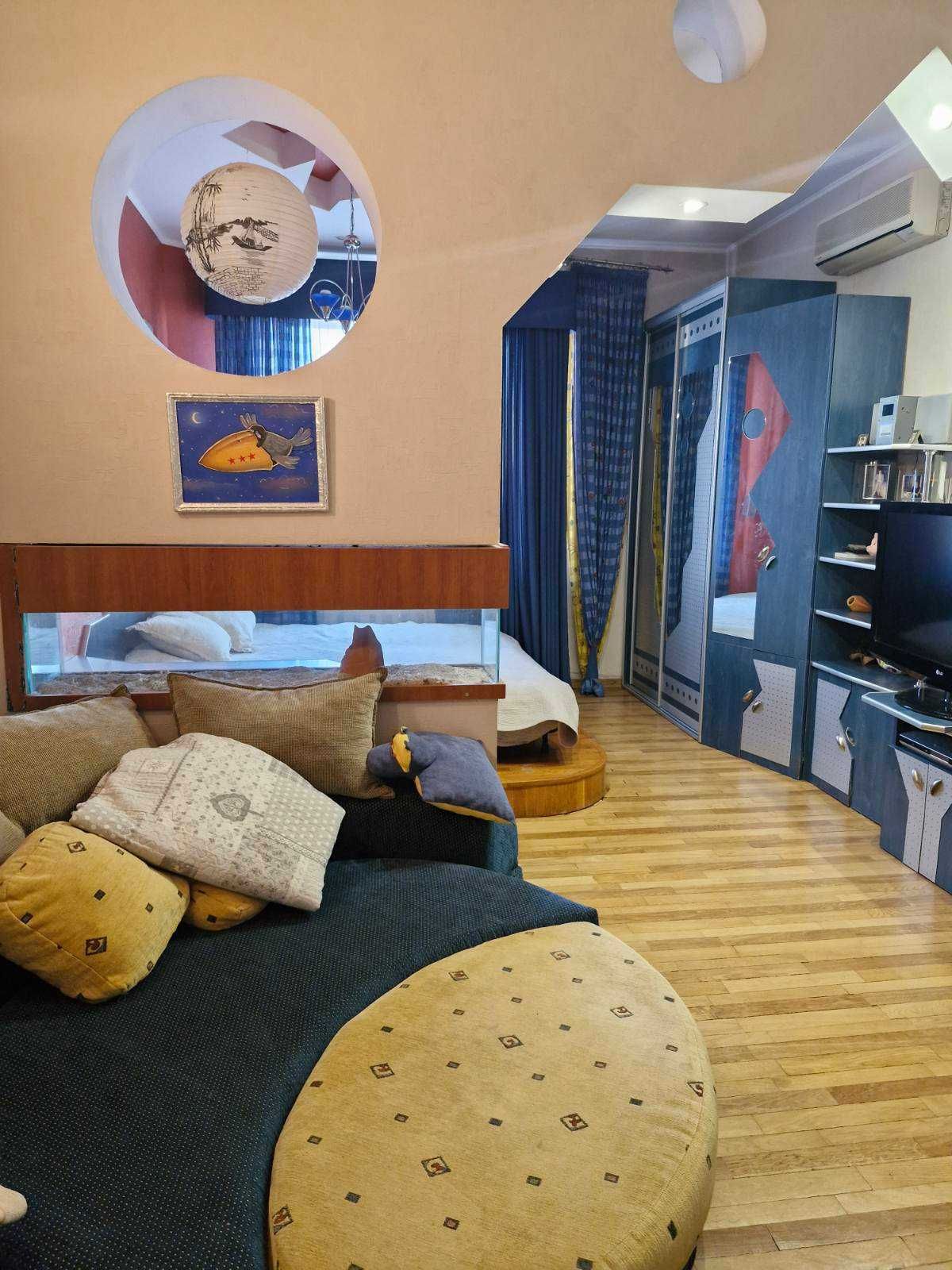 Центр. Продам 3к, 150м2  + паркинг. Дмитриевская,13-а