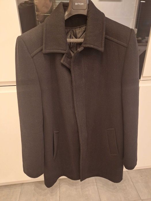 Męski, czarny, ciepły płaszcz na zimę