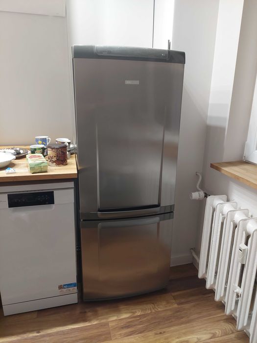 Sprzedam lodówkę Electrolux.