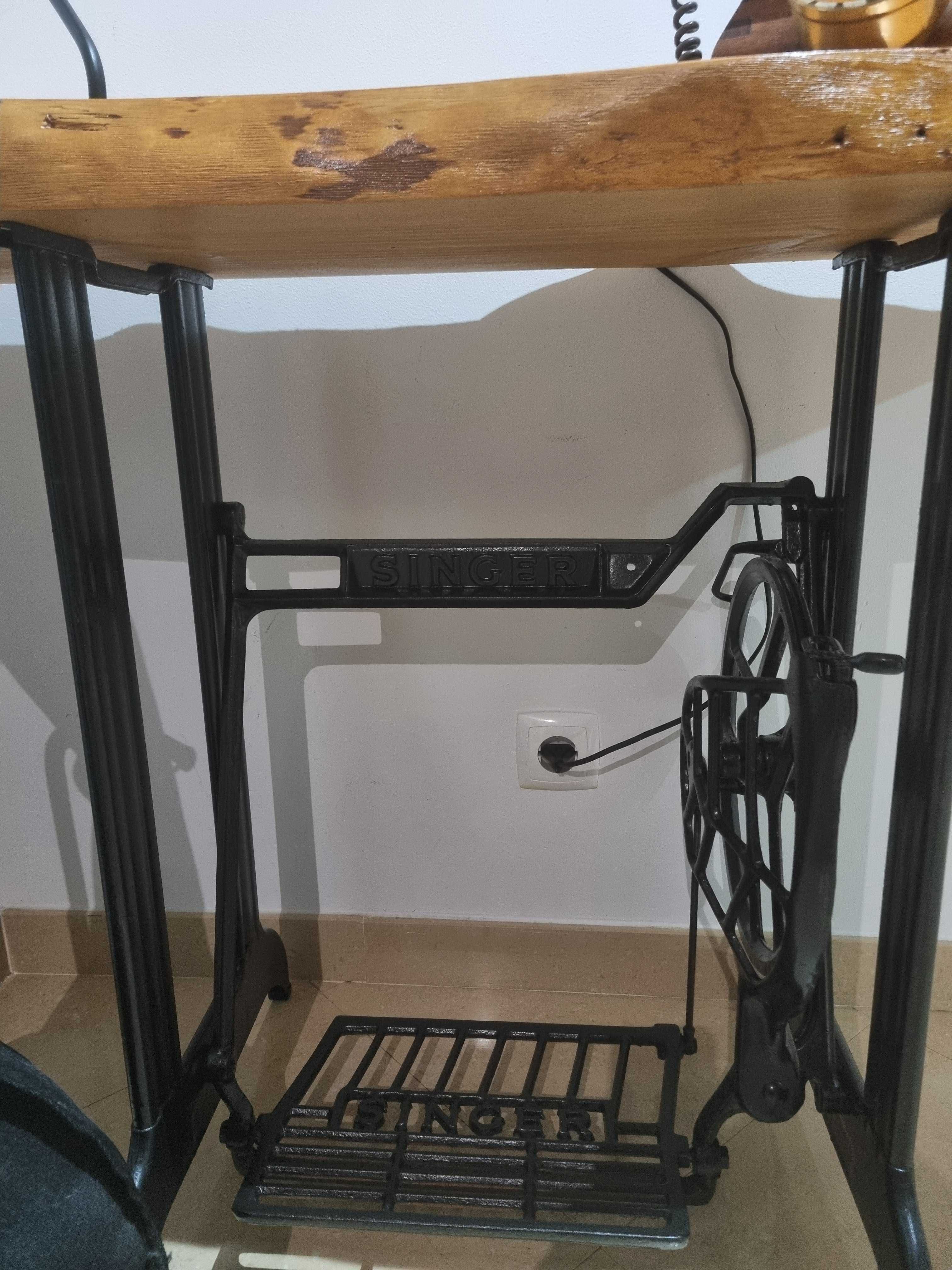 Aparador artesanal com ferragens de máquina  da singer
