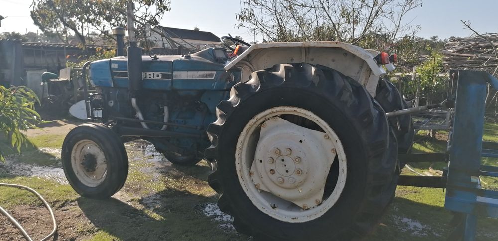 Trator Ford 2910