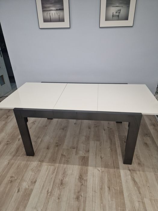 Stół do salonu rozkładany