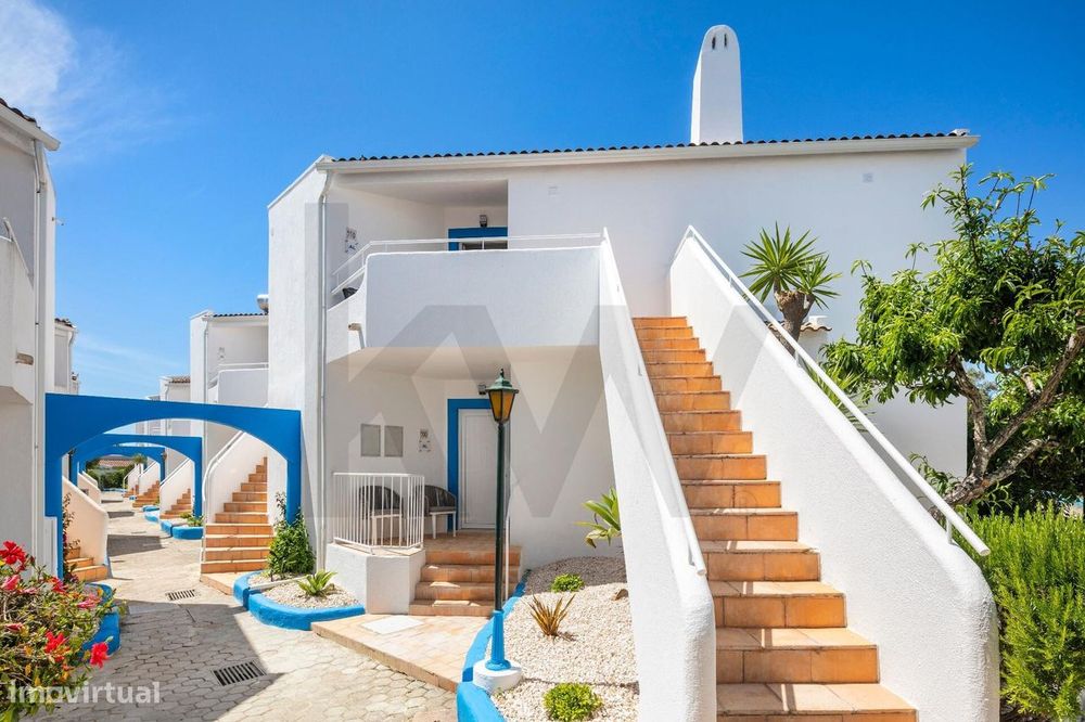 Elegante Apartamento T2 Renovado no Jardim de Paraíso Resort com Renta