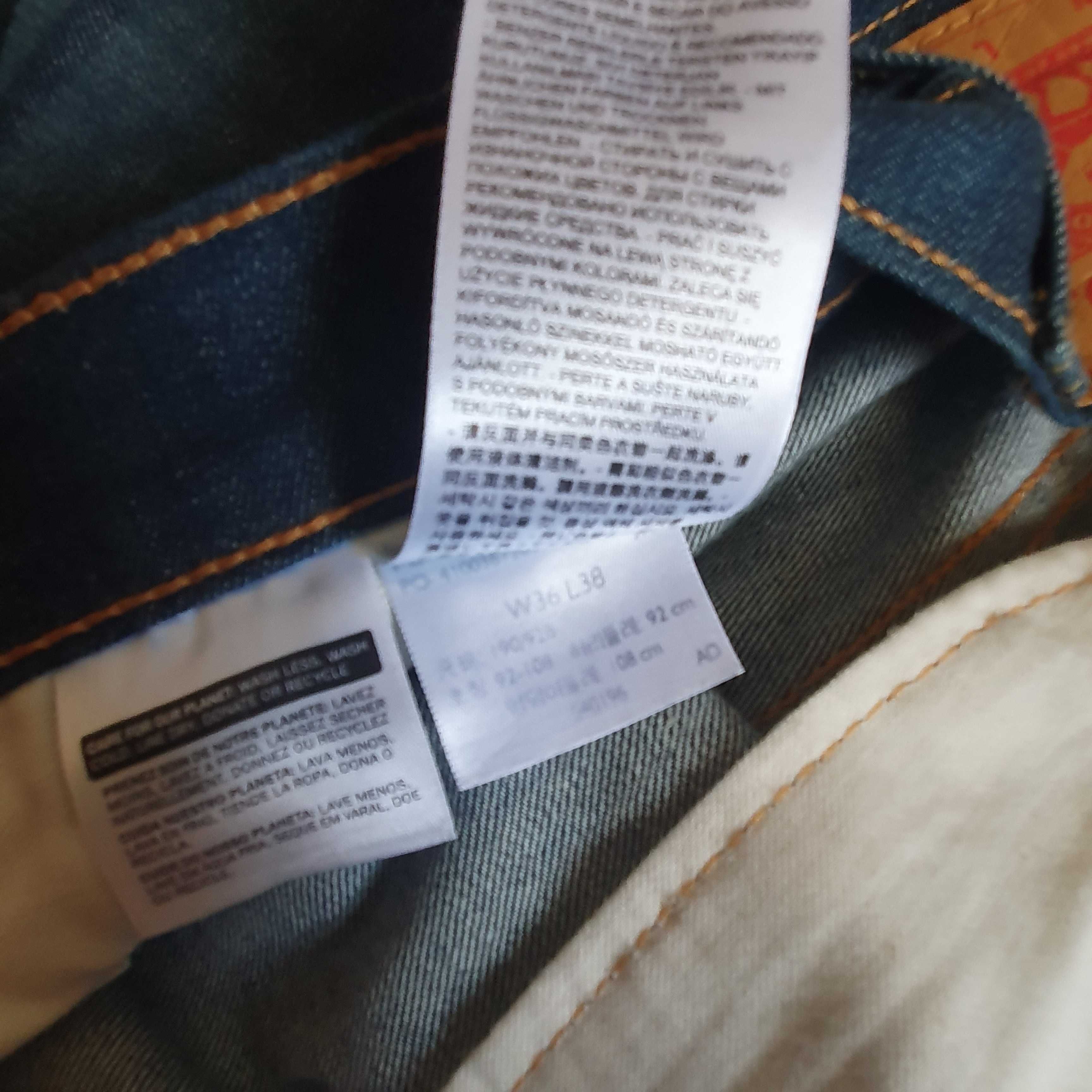 Продам мужские джинсы Levi's