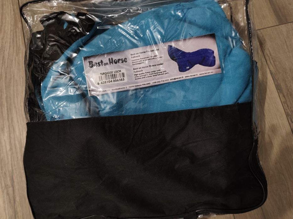 Nowa derka polarowa z kapturem