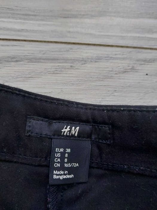 Czarne eleganckie krótkie spodenki podwijane H&M r. 38 / M