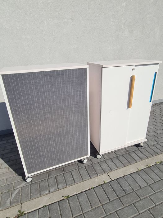 Nowoczesne szafki  na kółkach – mobilne, fronty panel tekstylny