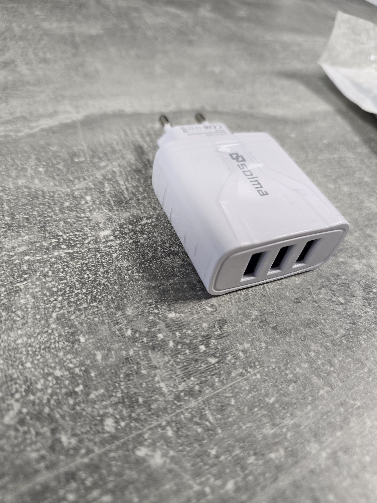 Ładowarka do telefonu Solma .
3 wejścia USB