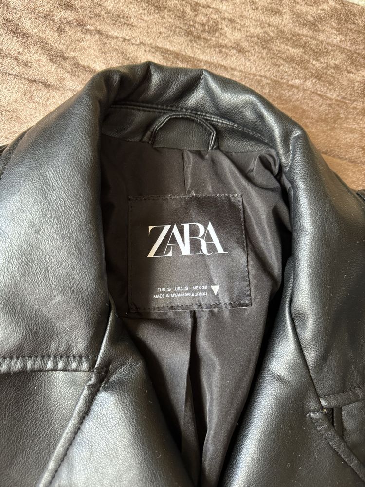 Blusão Preto Zara