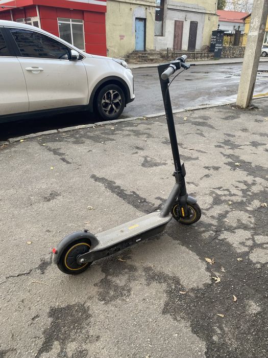 Продам электросамокат найнбот джи 30