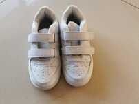 Białe adidasy 27